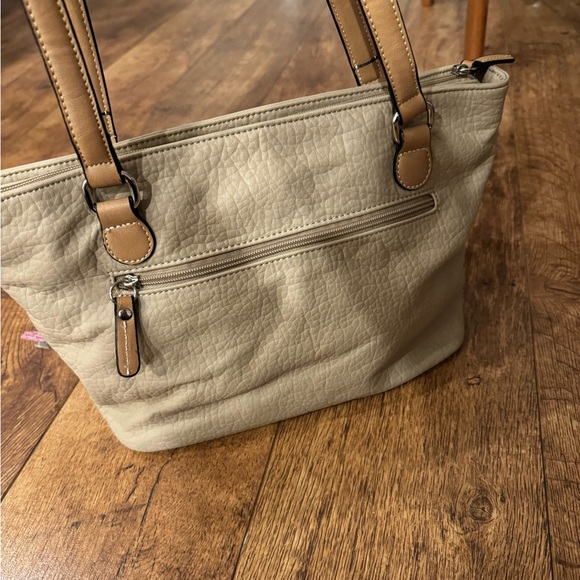 Giani Bernini Leather Cream Handbag - Picture 4 of 5